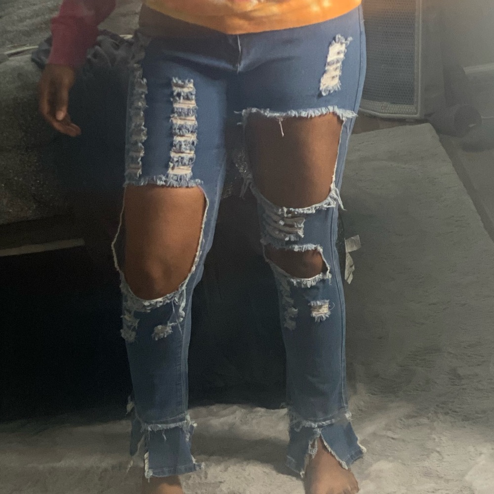 Strip blue jeans.. they also come in black